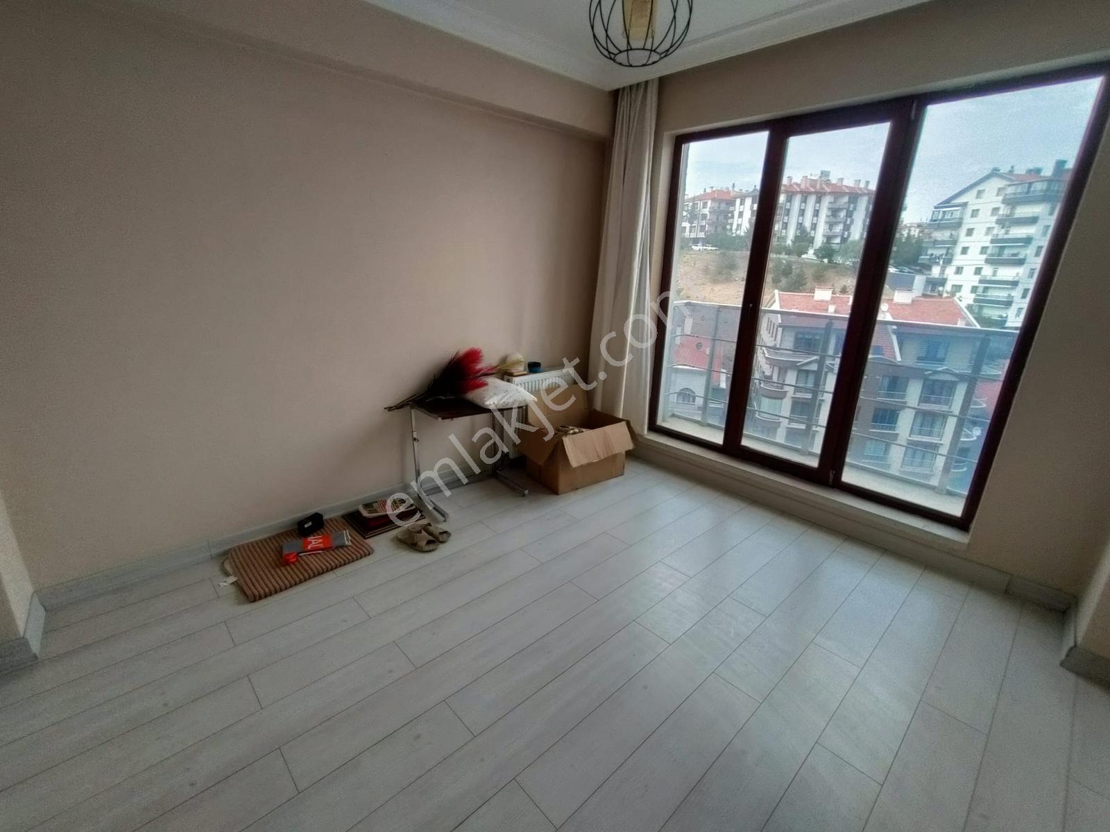Ful Yapılı Manzaralı Cadde Kenarı Satılık 4+1 Daire — fotoğraf 11