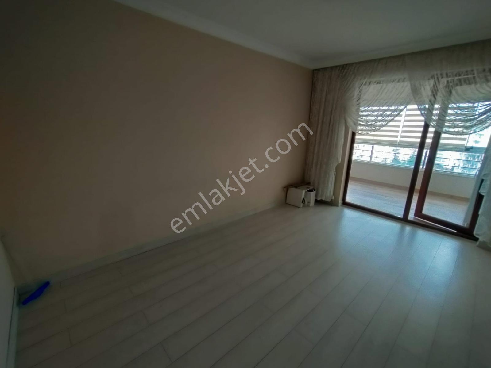 Ful Yapılı Manzaralı Cadde Kenarı Satılık 4+1 Daire — fotoğraf 17