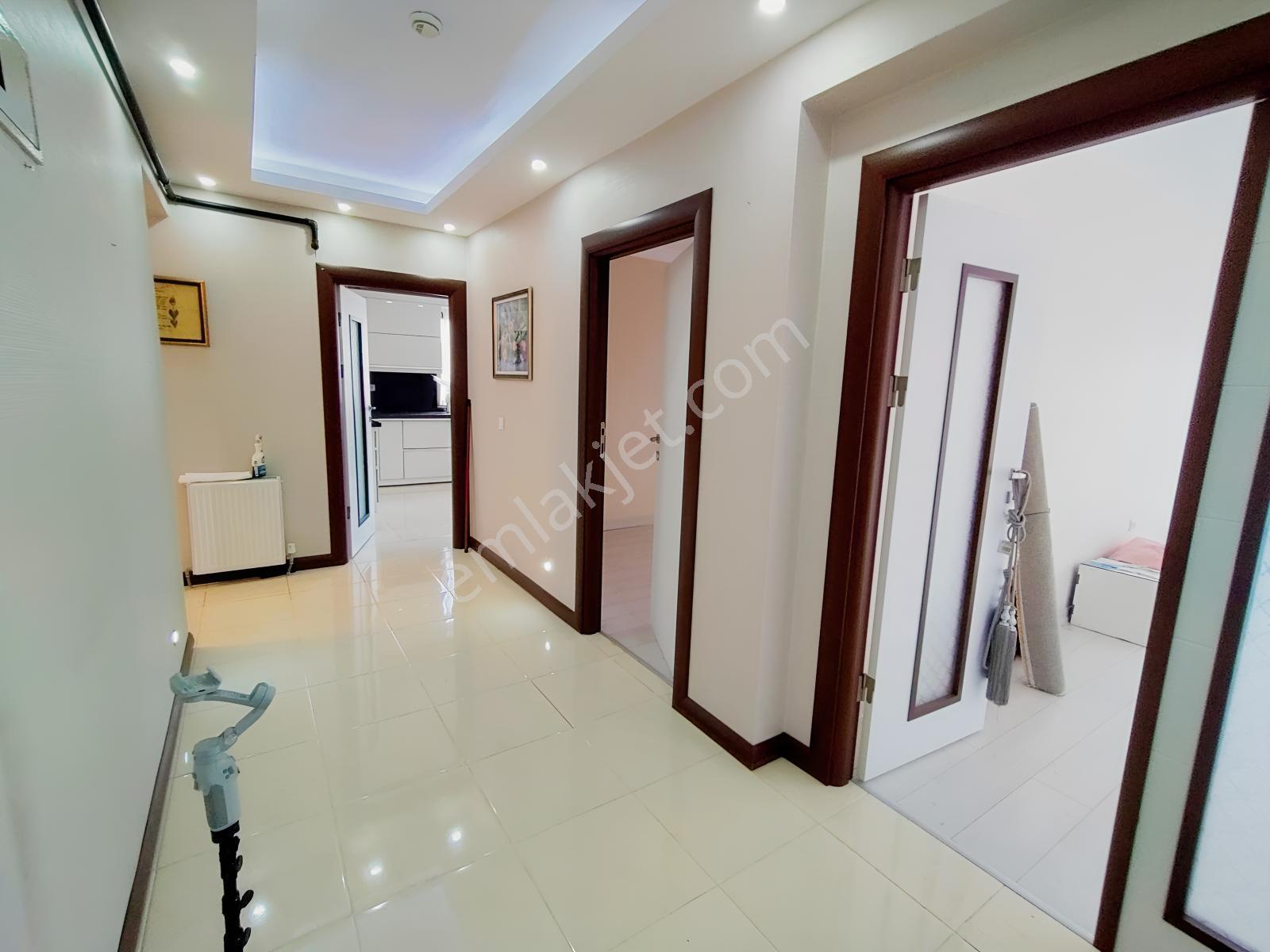 Ful Yapılı Manzaralı Cadde Kenarı Satılık 4+1 Daire — fotoğraf 25