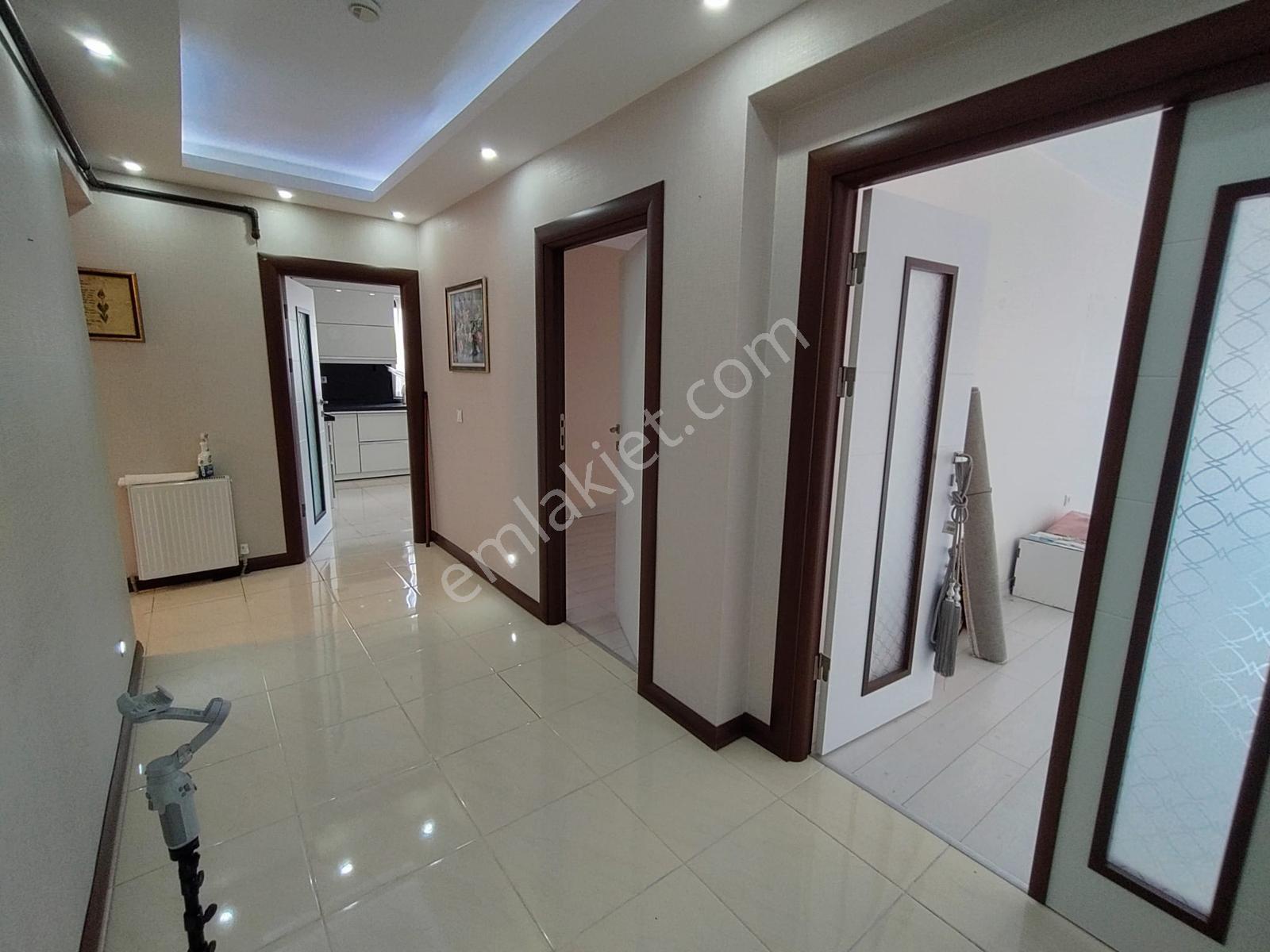 Ful Yapılı Manzaralı Cadde Kenarı Satılık 4+1 Daire — fotoğraf 26