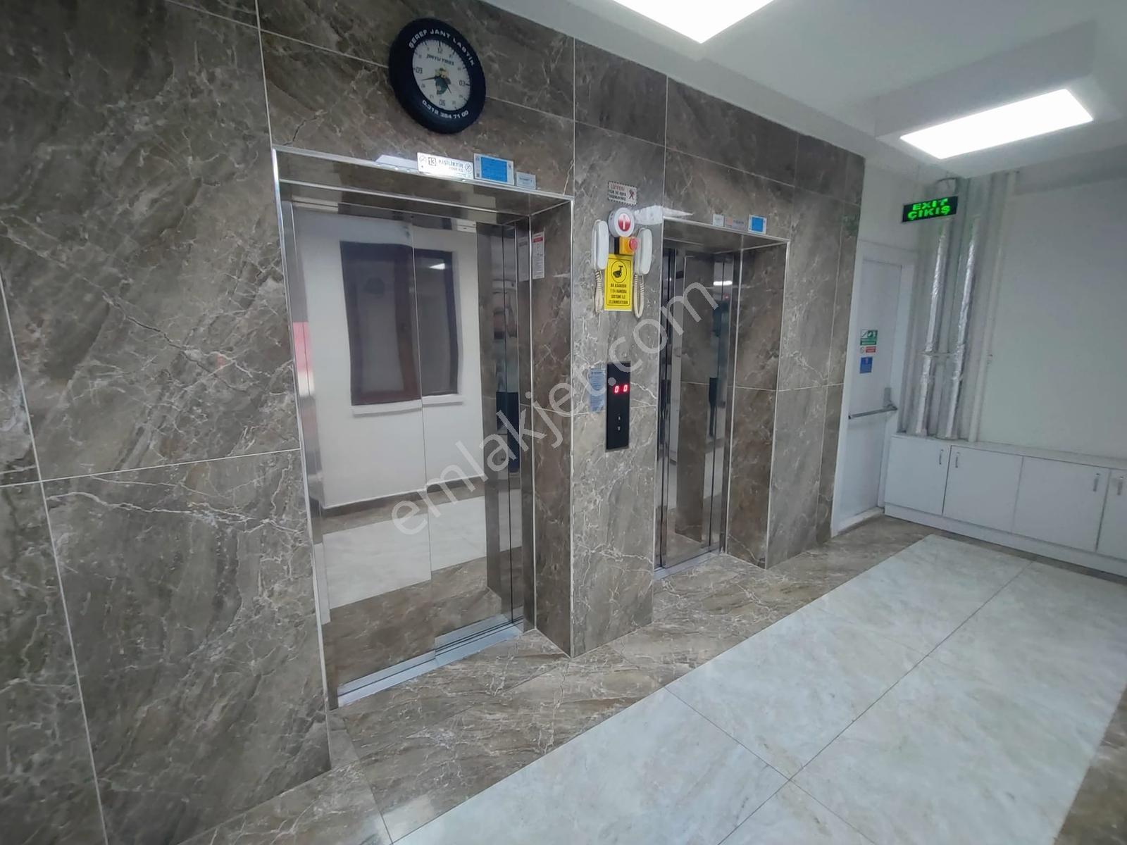 Ful Yapılı Manzaralı Cadde Kenarı Satılık 4+1 Daire — fotoğraf 32