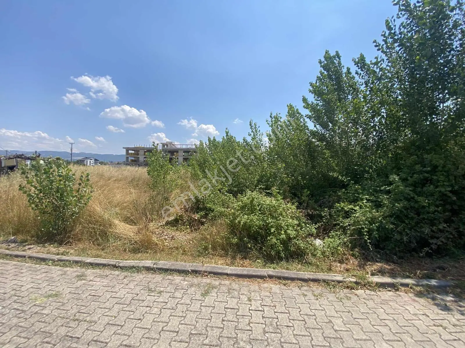 Narmanoğlu`Ndan Cumhuriyet Mahallesinde 3 Kat İmarlı 476 M2 Arsa