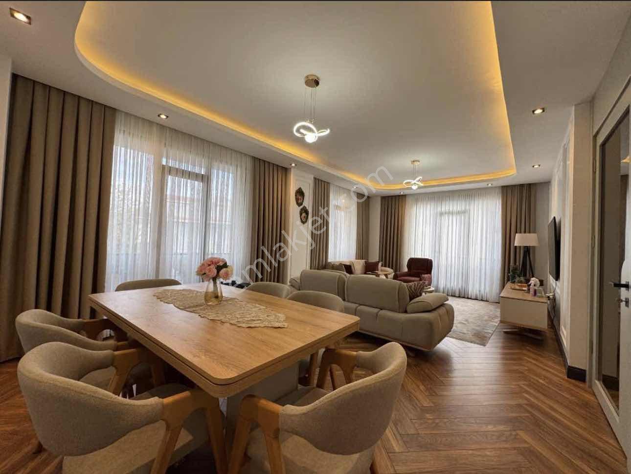 Remax'ten Büyükçekmece'de Müstakil Deniz Manzaralı 6+2 Villa — fotoğraf 4