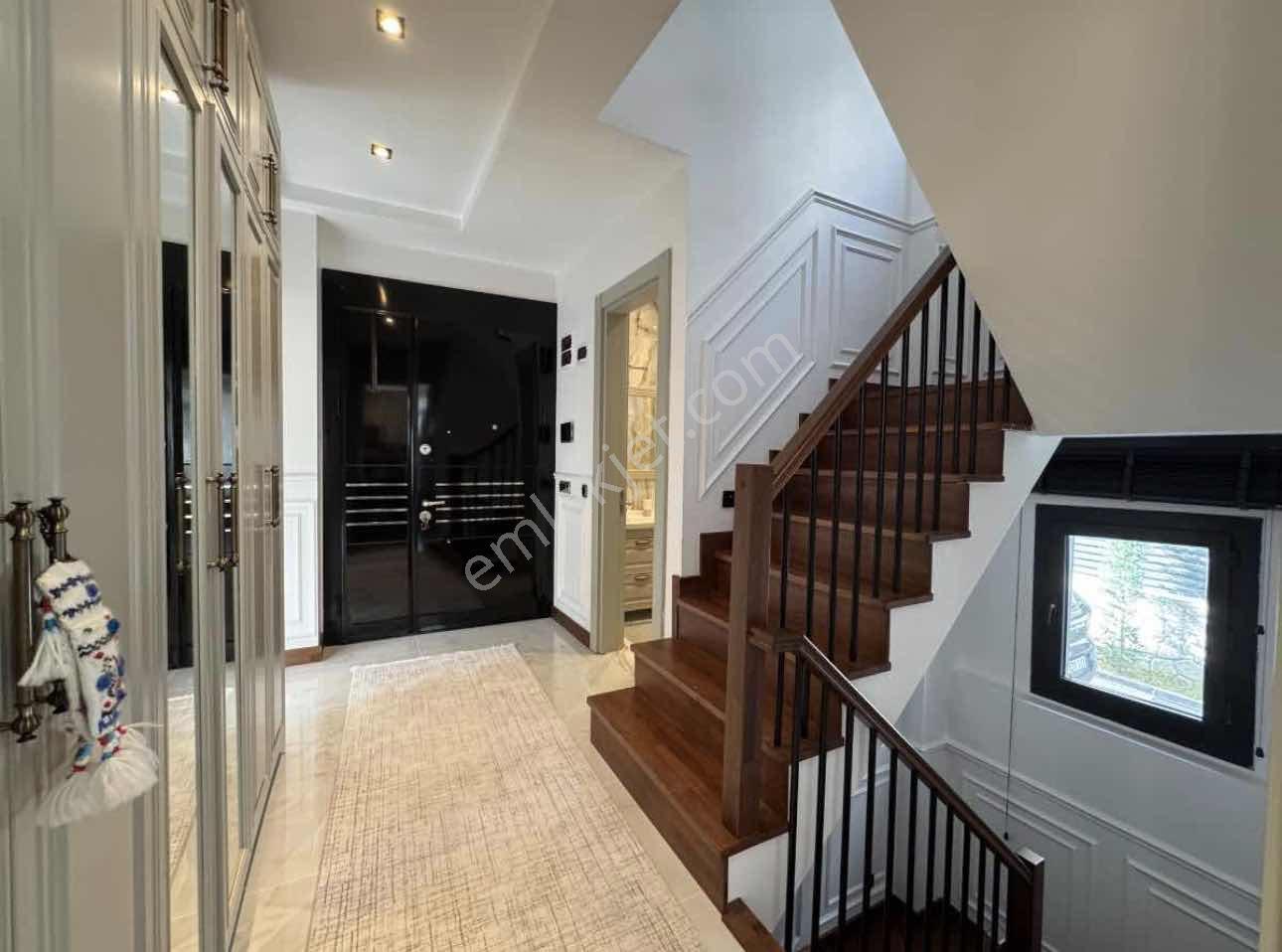 Remax'ten Büyükçekmece'de Müstakil Deniz Manzaralı 6+2 Villa — fotoğraf 7