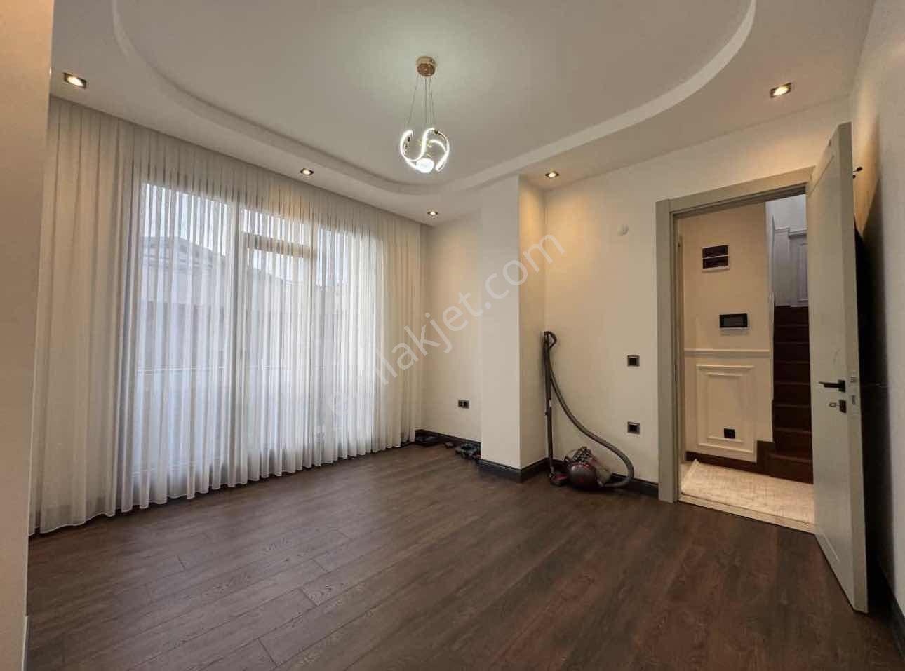Remax'ten Büyükçekmece'de Müstakil Deniz Manzaralı 6+2 Villa — fotoğraf 20