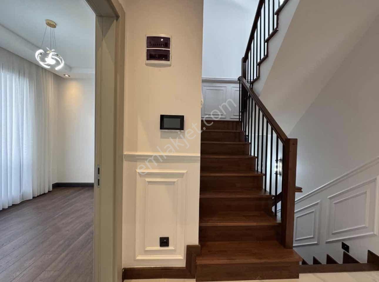 Remax'ten Büyükçekmece'de Müstakil Deniz Manzaralı 6+2 Villa — fotoğraf 21