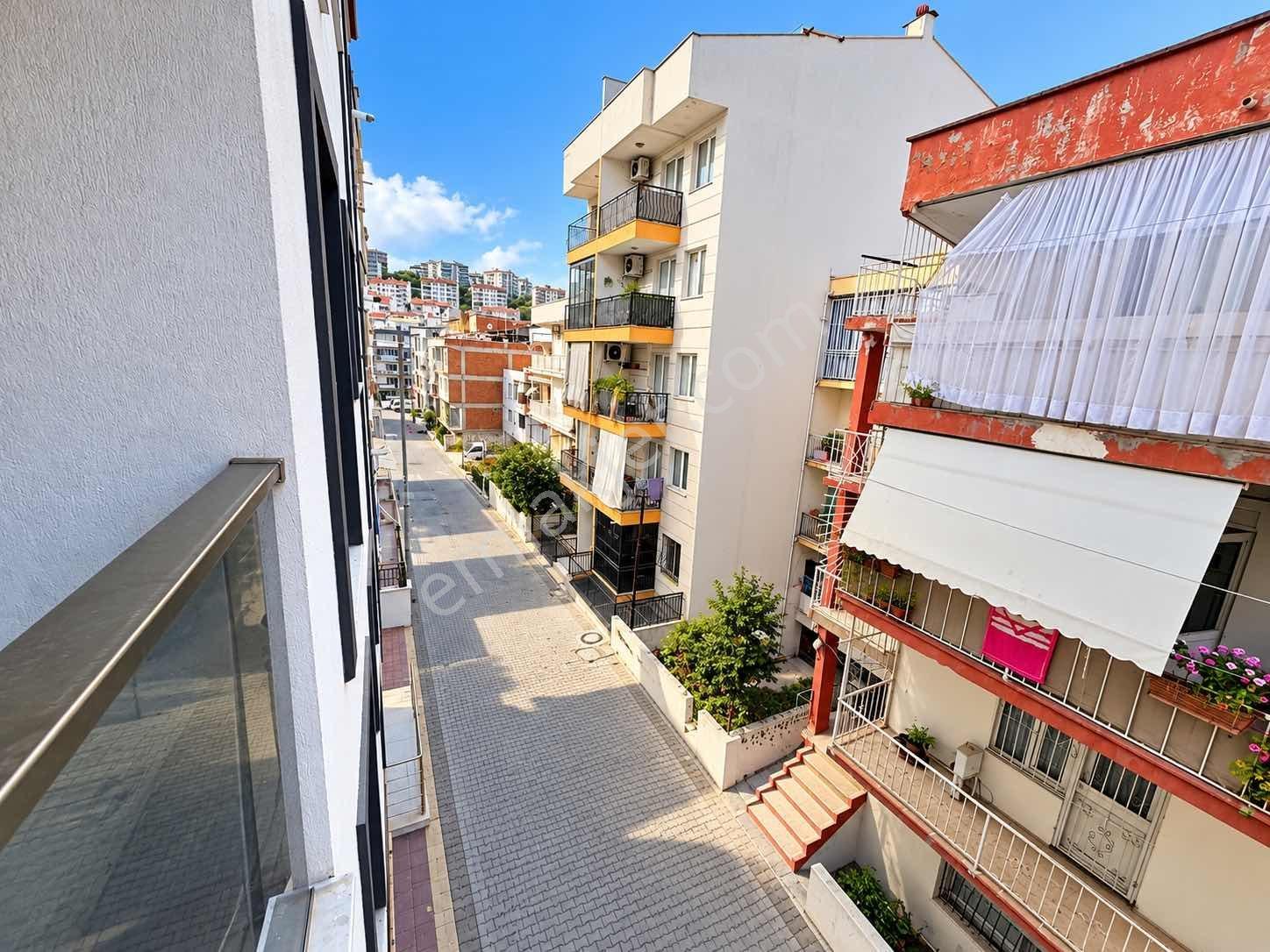 !!! Kuşadası'nda Satılık 2+1 Doğalgazlı Daire Yeni Bina !!! — fotoğraf 4