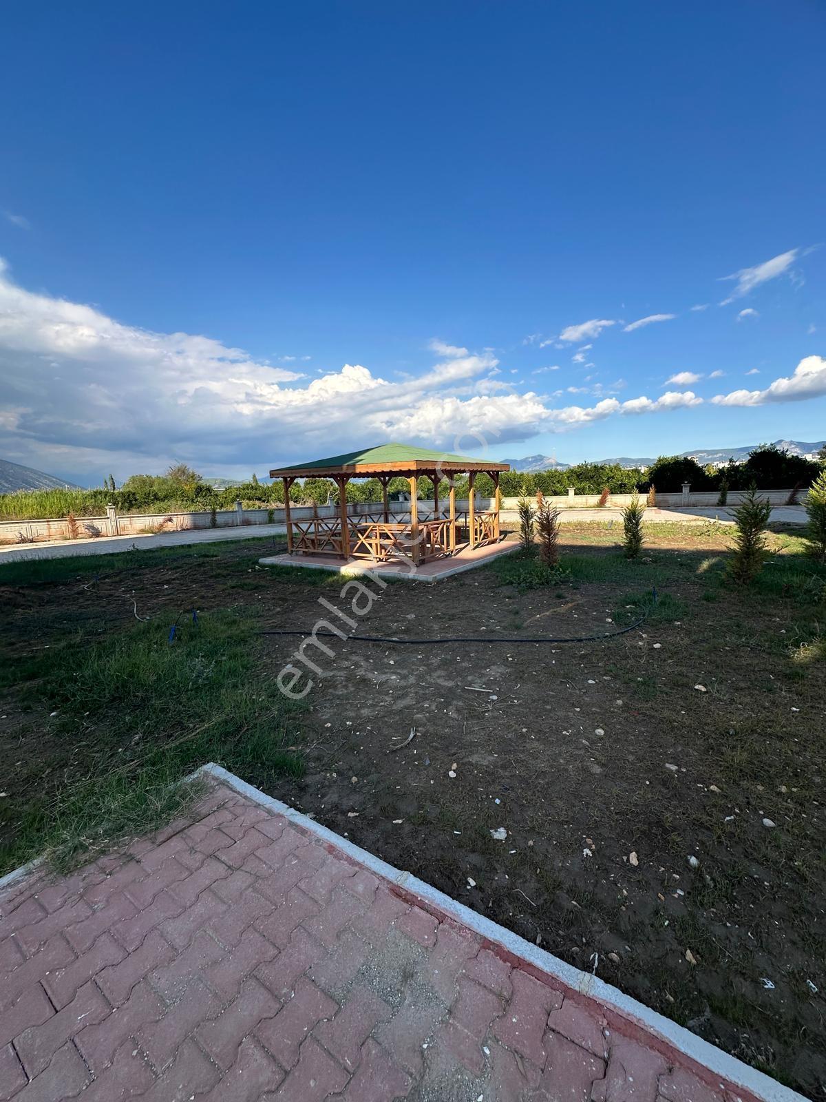 Gökhan Gökdemir'den Site İçerisinde Havuzlu Satılık 2+1 Daire — fotoğraf 3