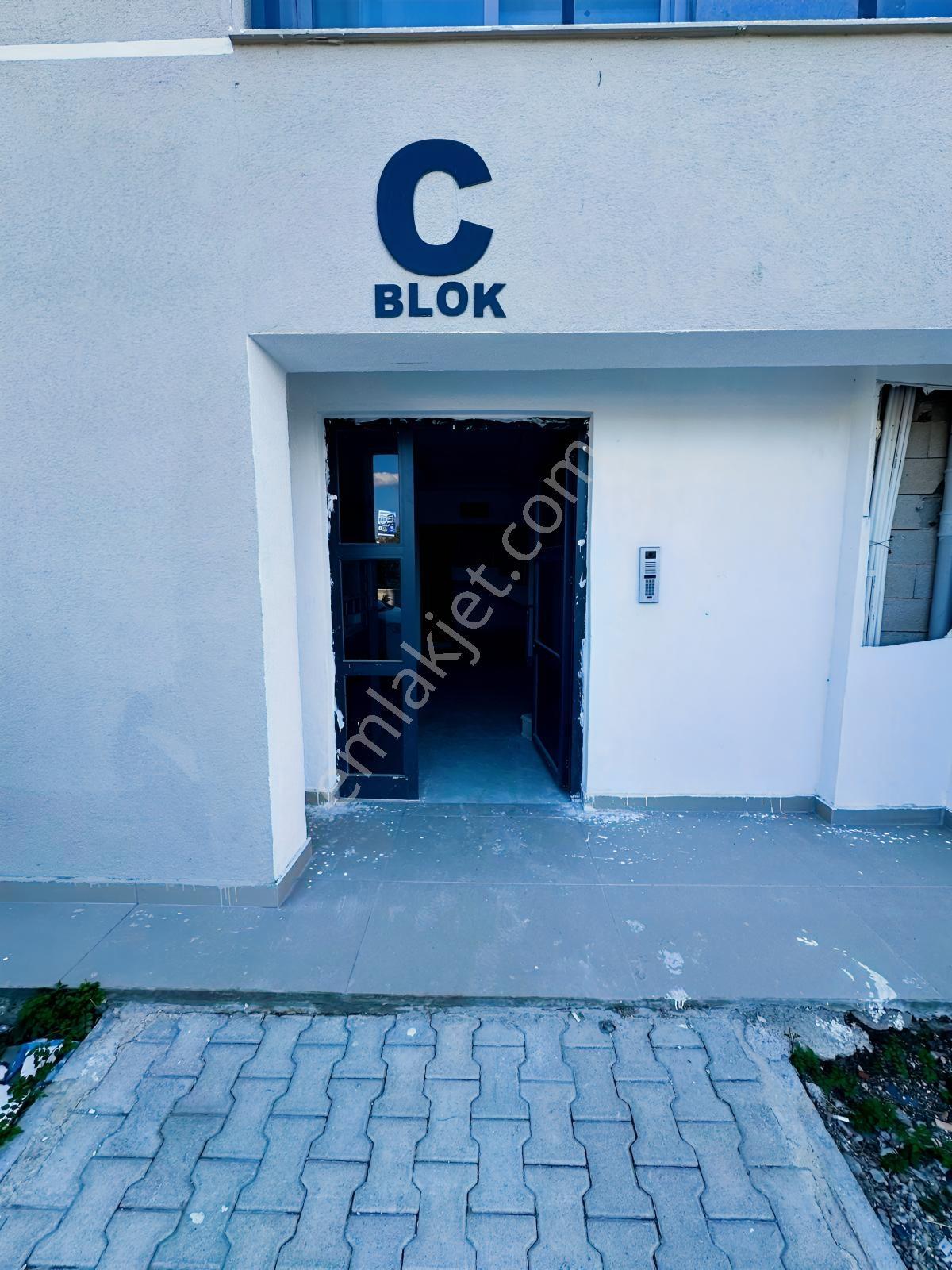 Gökhan Gökdemir'den Site İçerisinde Havuzlu Satılık 2+1 Daire — fotoğraf 4