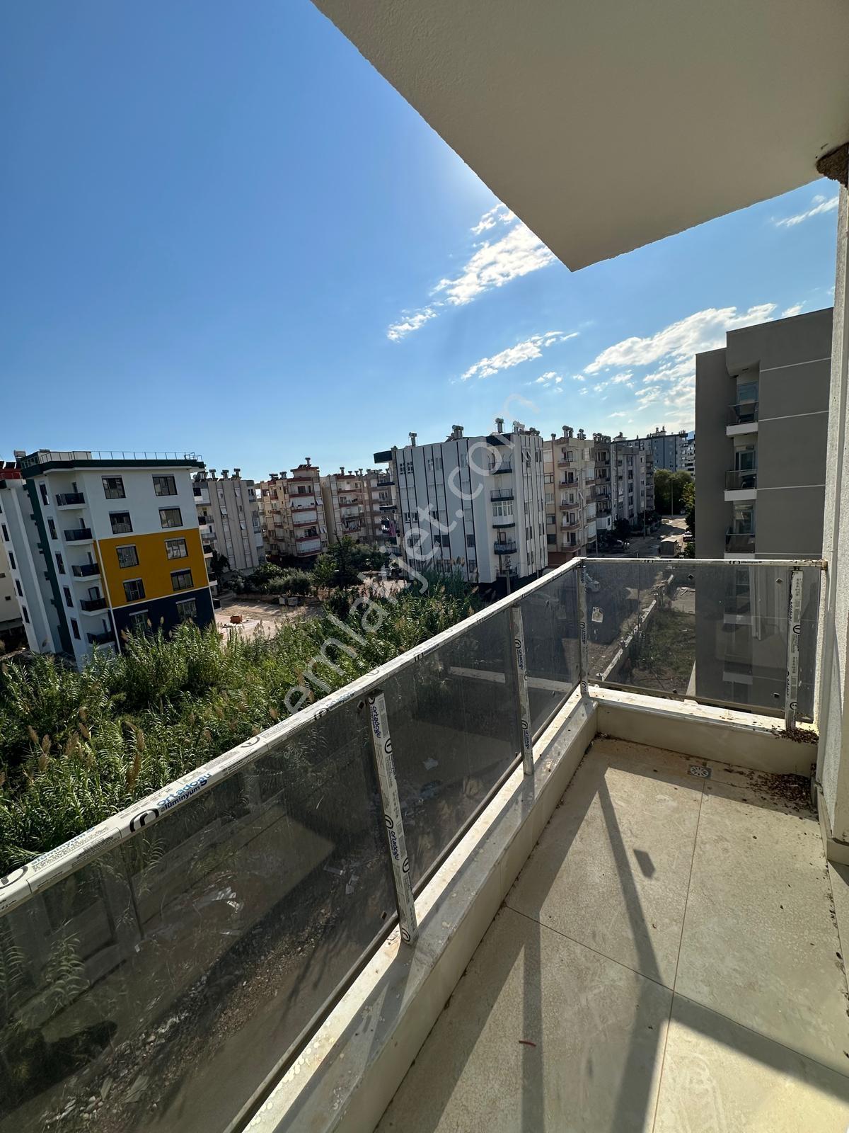 Gökhan Gökdemir'den Site İçerisinde Havuzlu Satılık 2+1 Daire — fotoğraf 14