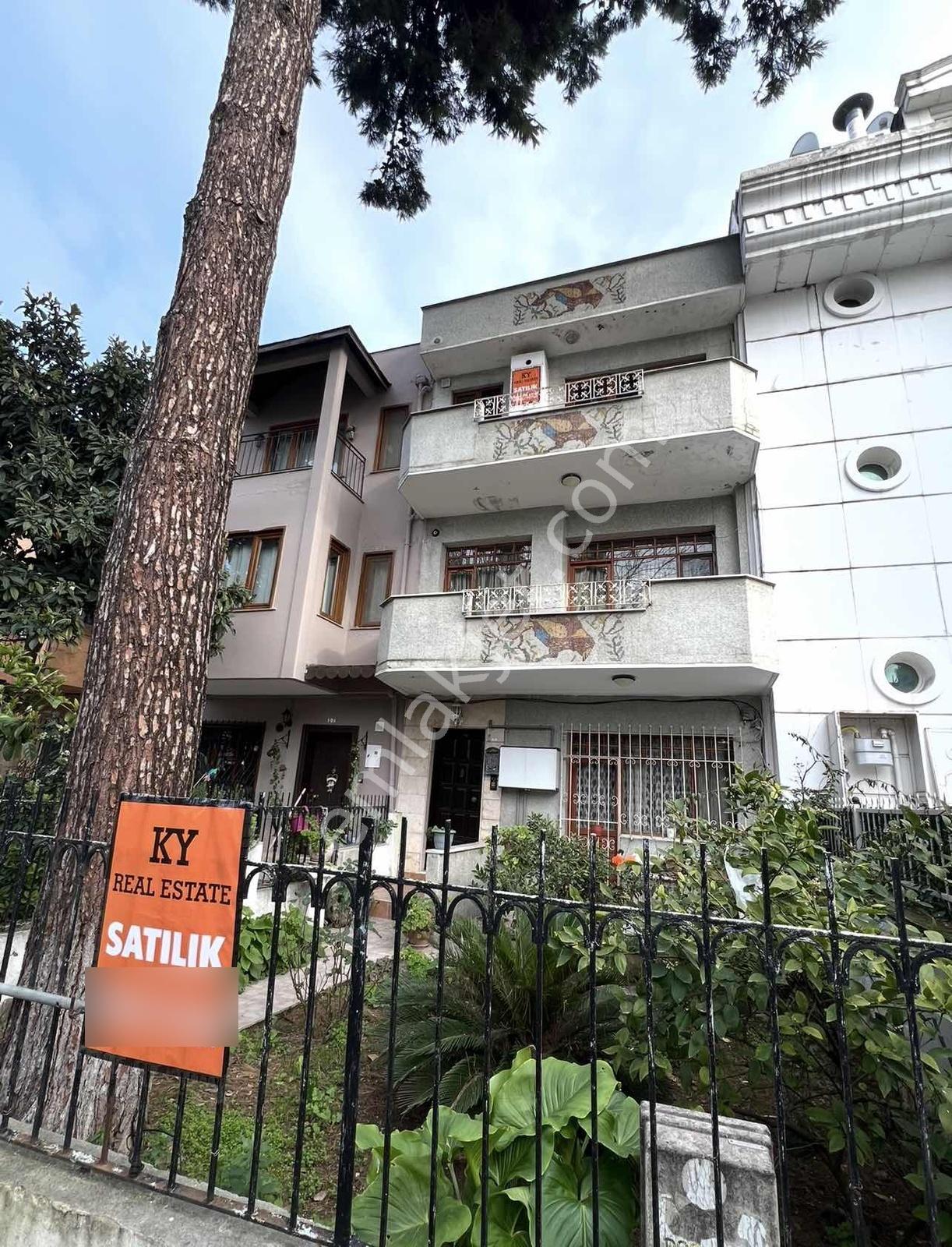 Florya Basınköy'de Satılık Ormana Açılan Bahçeli Villa — fotoğraf 2