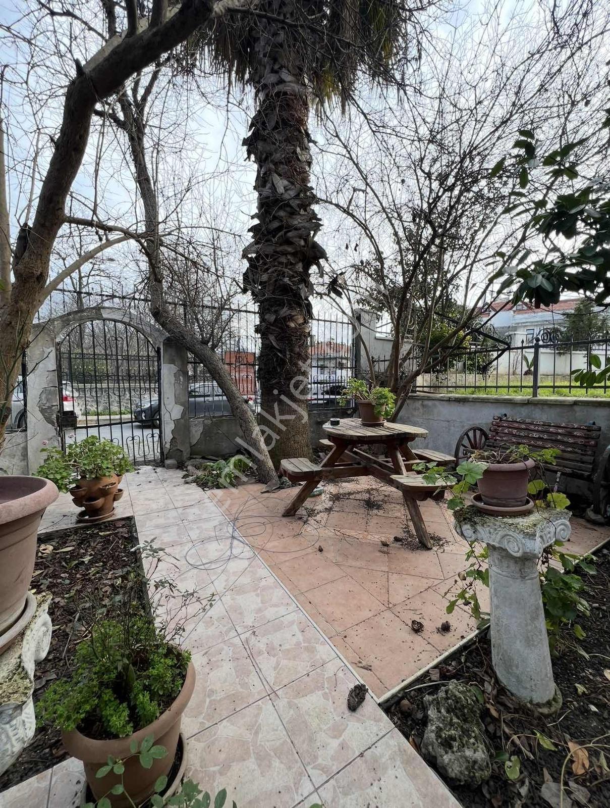 Florya Basınköy'de Satılık Ormana Açılan Bahçeli Villa — fotoğraf 3