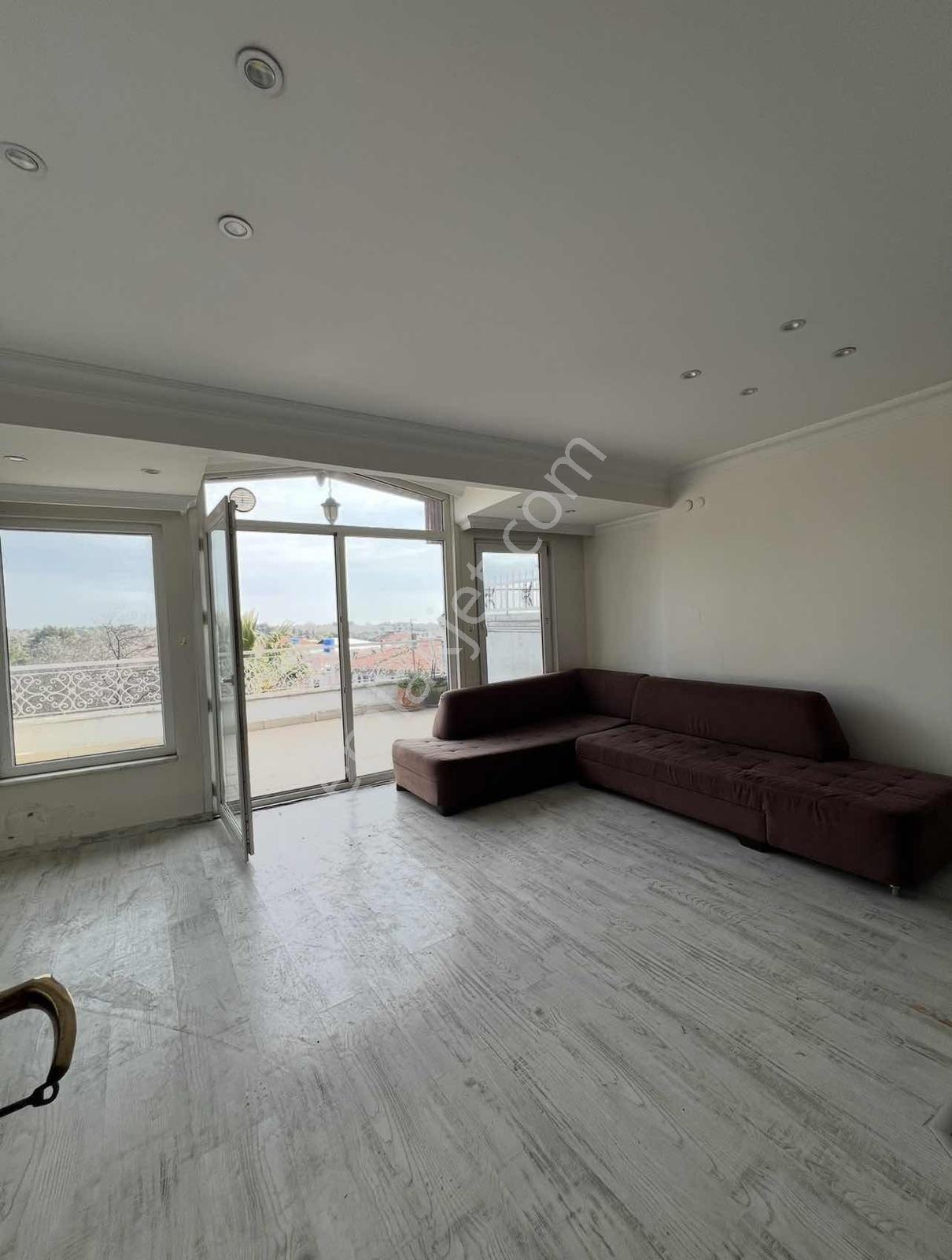Florya Basınköy'de Satılık Ormana Açılan Bahçeli Villa — fotoğraf 5