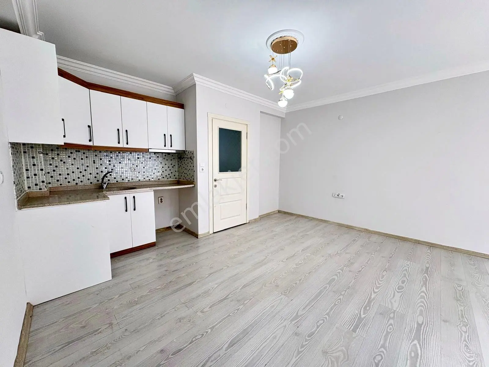 ⫸best Emlaktan⫷akçay'da Kaçmaz Fırsat Ön Cephe Mütakil Tadında 2+1 Geniş Kullanımlı Daire — fotoğraf 3