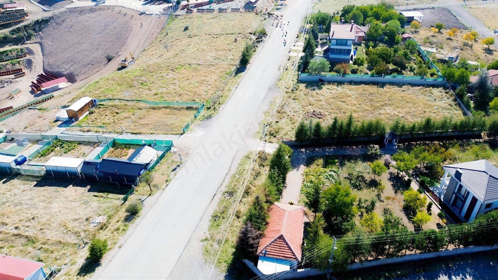 Han'Dan Başpınar Mevkiinde Caddeye Cephe Tek Tapu İmarlı Arsa