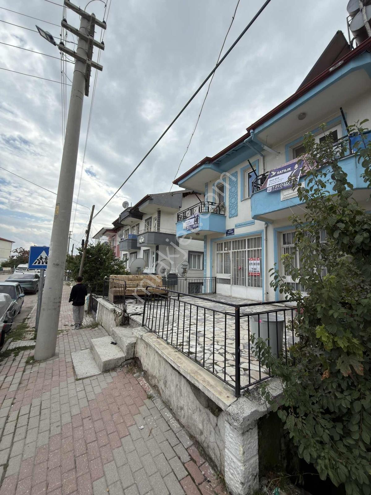 *trio Gayrimenkulden Karşıyakada Komple Satılık Bina* — fotoğraf 2