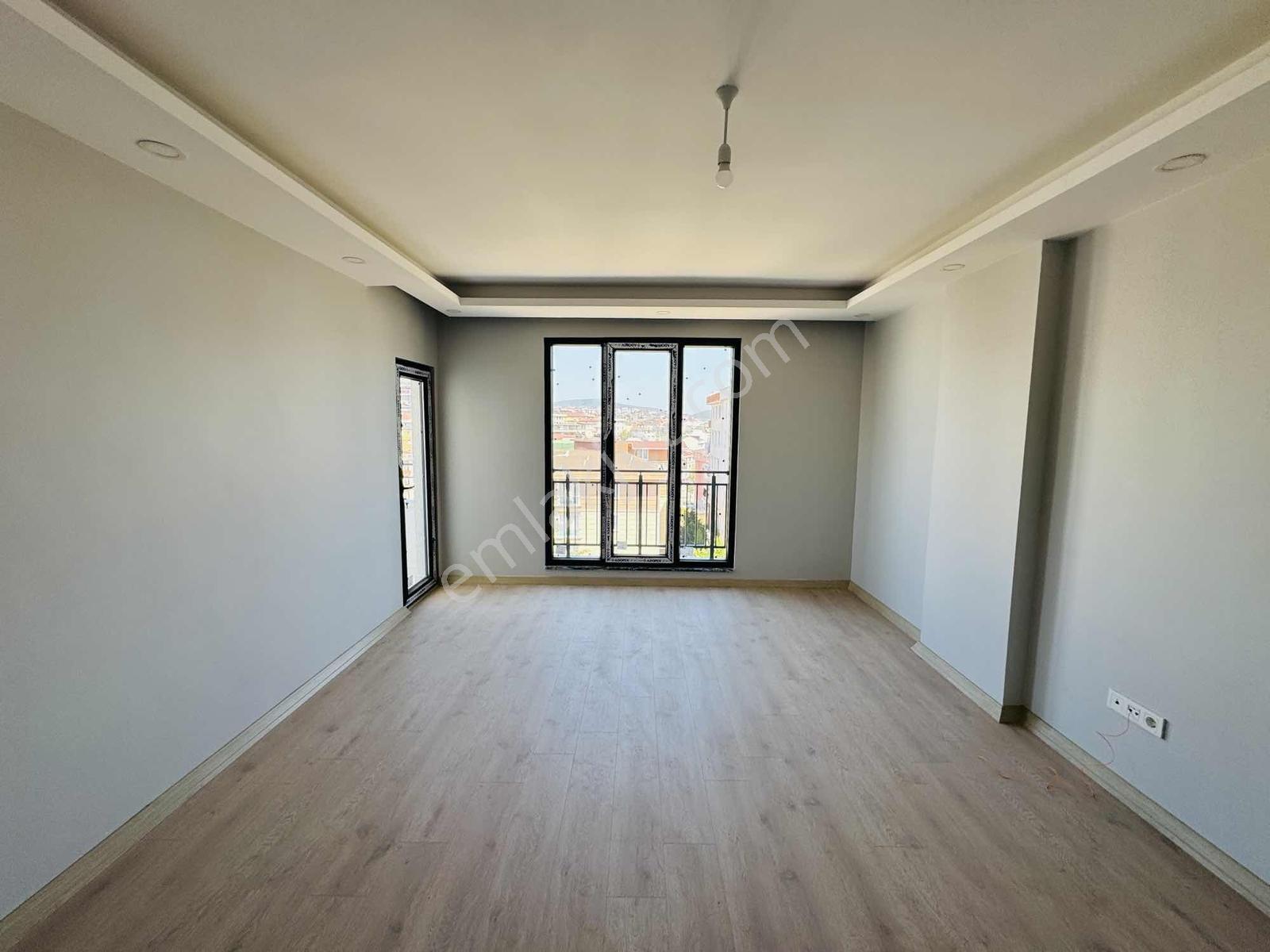 Abdurrahmangazide Yeni Bina 3+1 Balkonlu Satılık Daire — fotoğraf 2