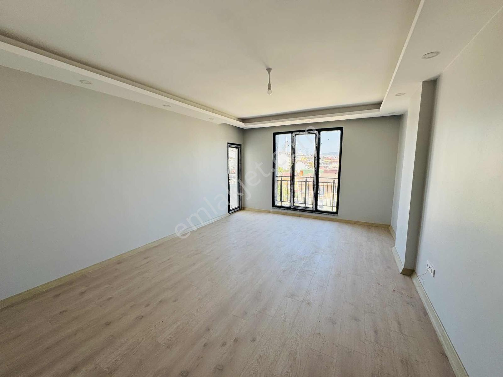 Abdurrahmangazide Yeni Bina 3+1 Balkonlu Satılık Daire — fotoğraf 3
