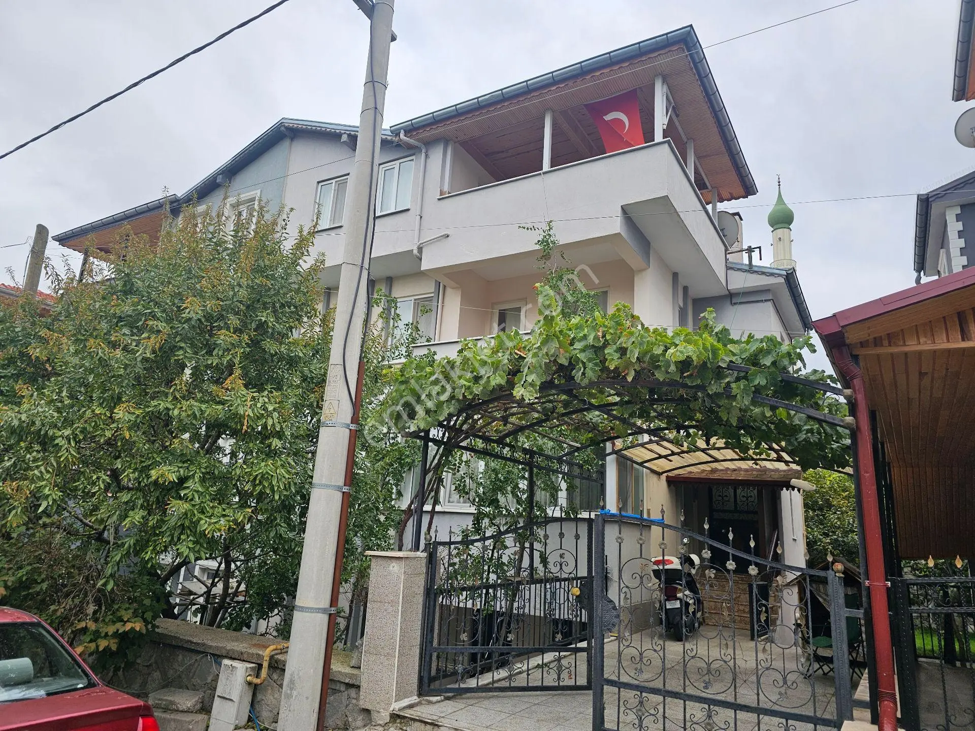 Isparta Işıkkent'te 6+1 Geniş Bahçeli Müstakil Ev — fotoğraf 2