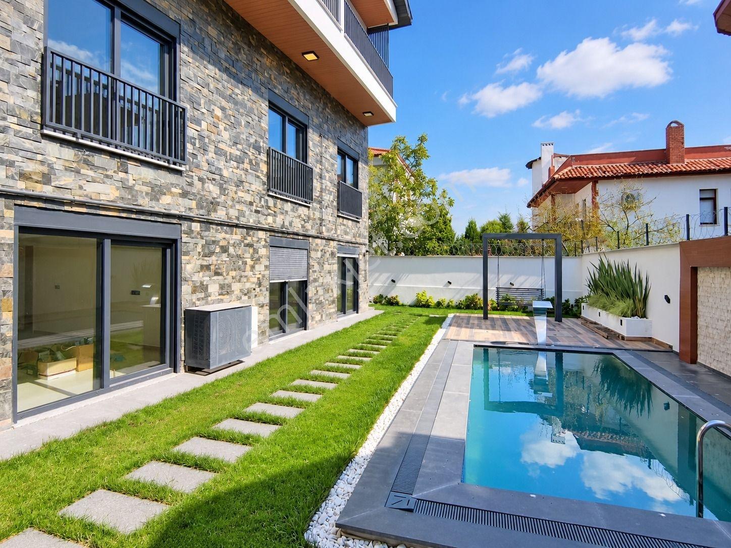 "Yalova Samanlıda Lüks Ve Prestijli Satılık Villa."