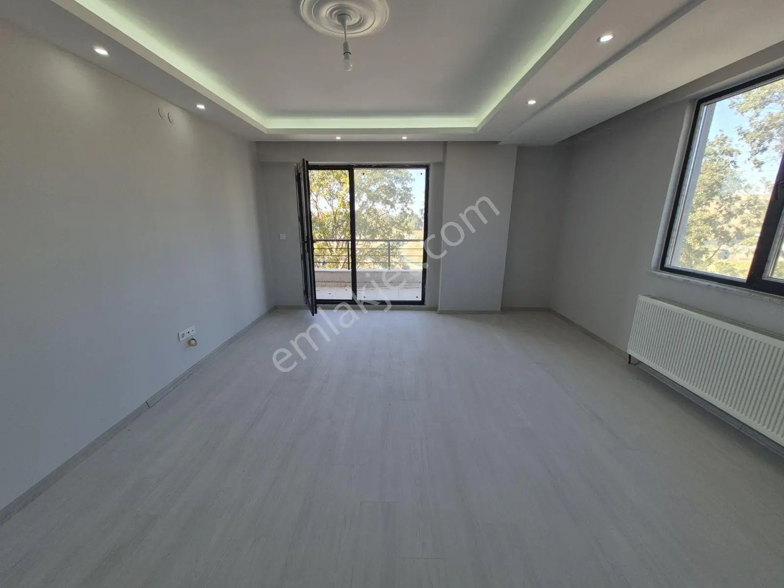 Sultaniye'de Önü Kapanmaz Çok Geniş En Üst Kat2+1 Satılık Daire — fotoğraf 2