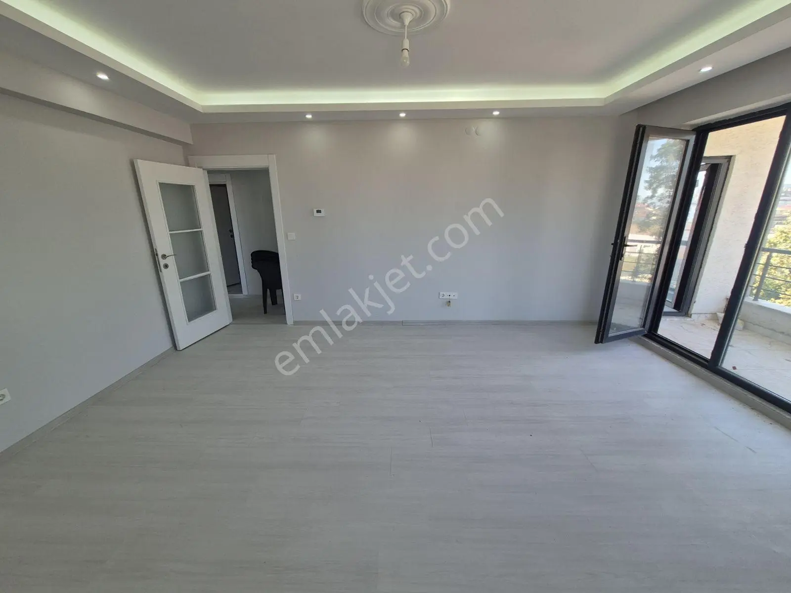 Sultaniye'de Önü Kapanmaz Çok Geniş En Üst Kat2+1 Satılık Daire — fotoğraf 4