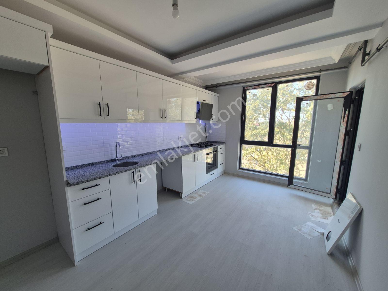 Sultaniye'de Önü Kapanmaz Çok Geniş En Üst Kat2+1 Satılık Daire — fotoğraf 8
