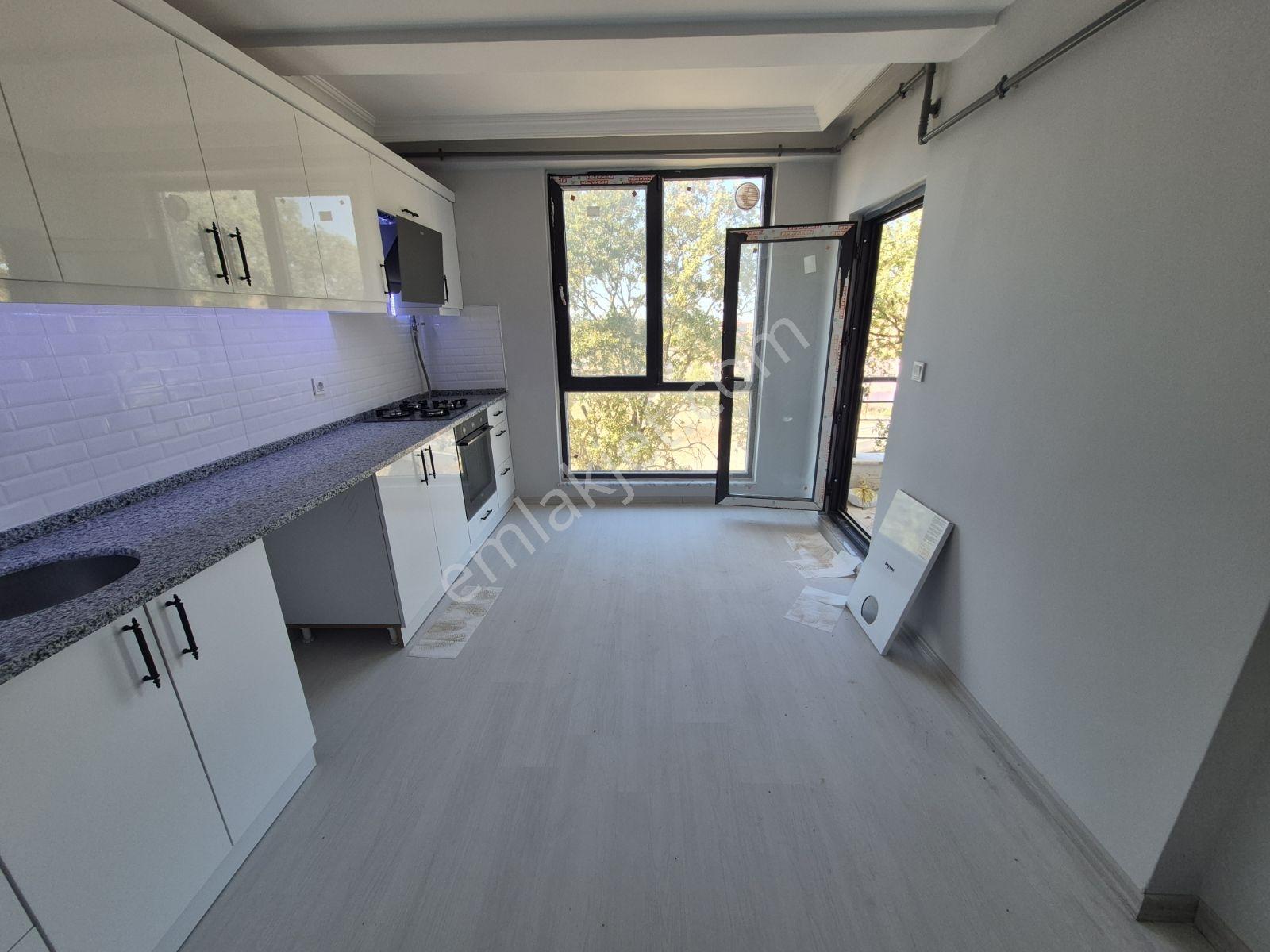 Sultaniye'de Önü Kapanmaz Çok Geniş En Üst Kat2+1 Satılık Daire — fotoğraf 9