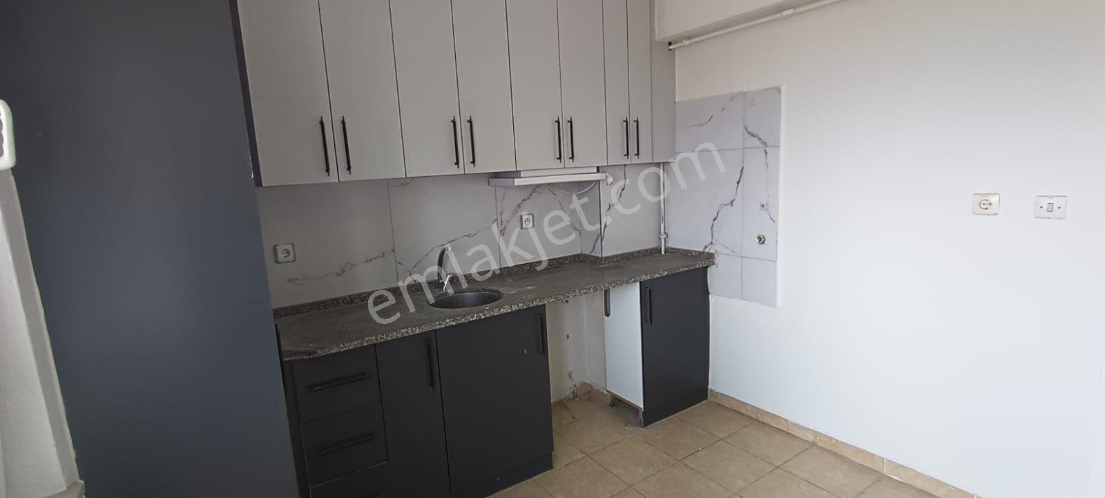 Ender Uysal Gayrimenkulden Kınıklı Bursa Caddesinde Satılık Asansörlü 2+1 Uygun Daire.. — fotoğraf 2
