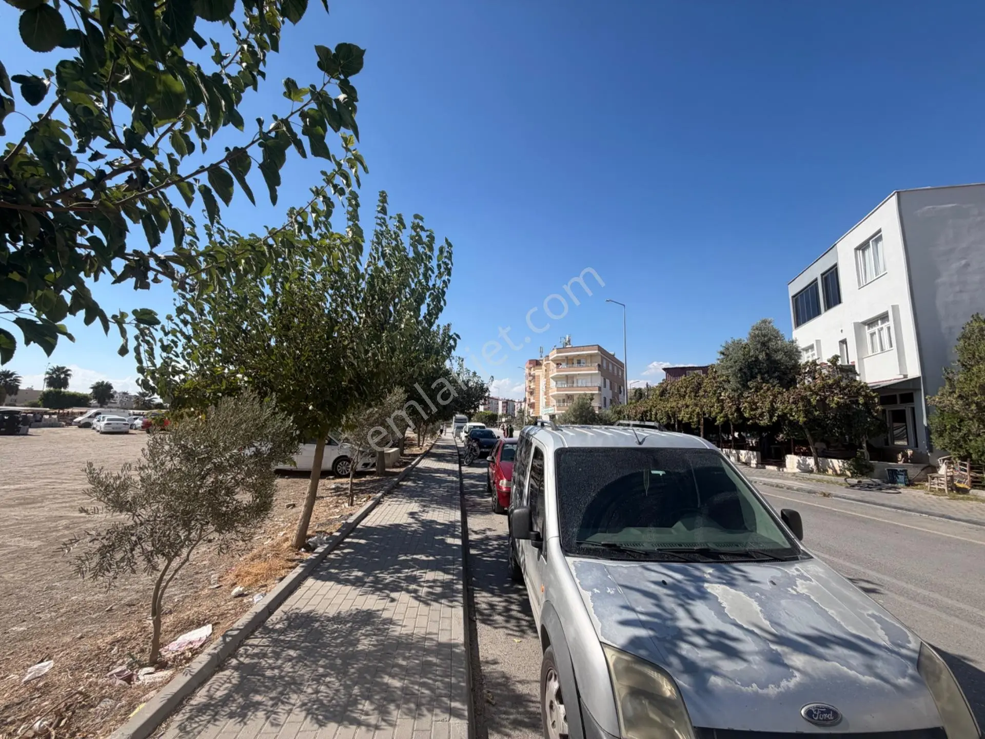 Güven Emlak’tan Mithatpaşa’da Nadir Fırsat! 3 Daire + Dükkan Tek Tapuda — fotoğraf 2
