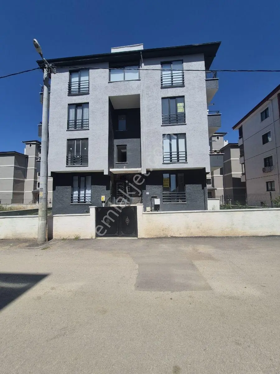 Kelebek Çayırında Satılık 2+1 Arakat Fırsat Daire