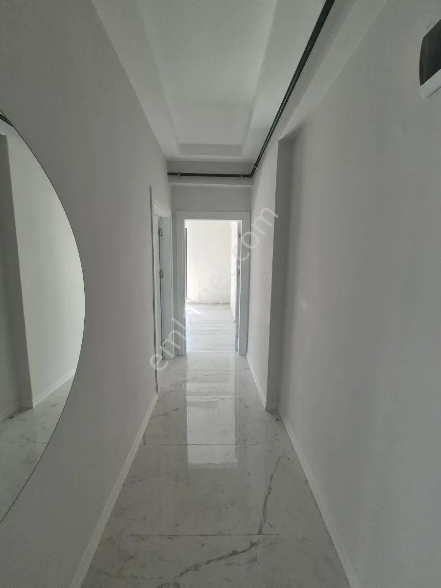 Kelebek Çayırında Satılık 2+1 Arakat Fırsat Daire — fotoğraf 3