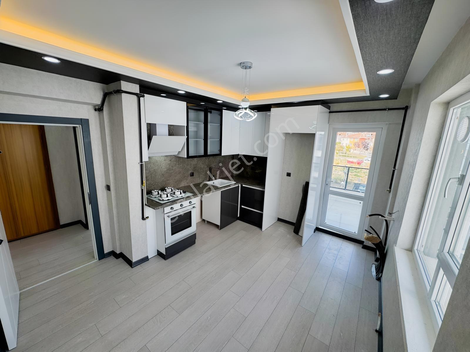 Fevzi Çakmak Mah.3+1 Asansörlü G.Odalı E.Banyolu Daire