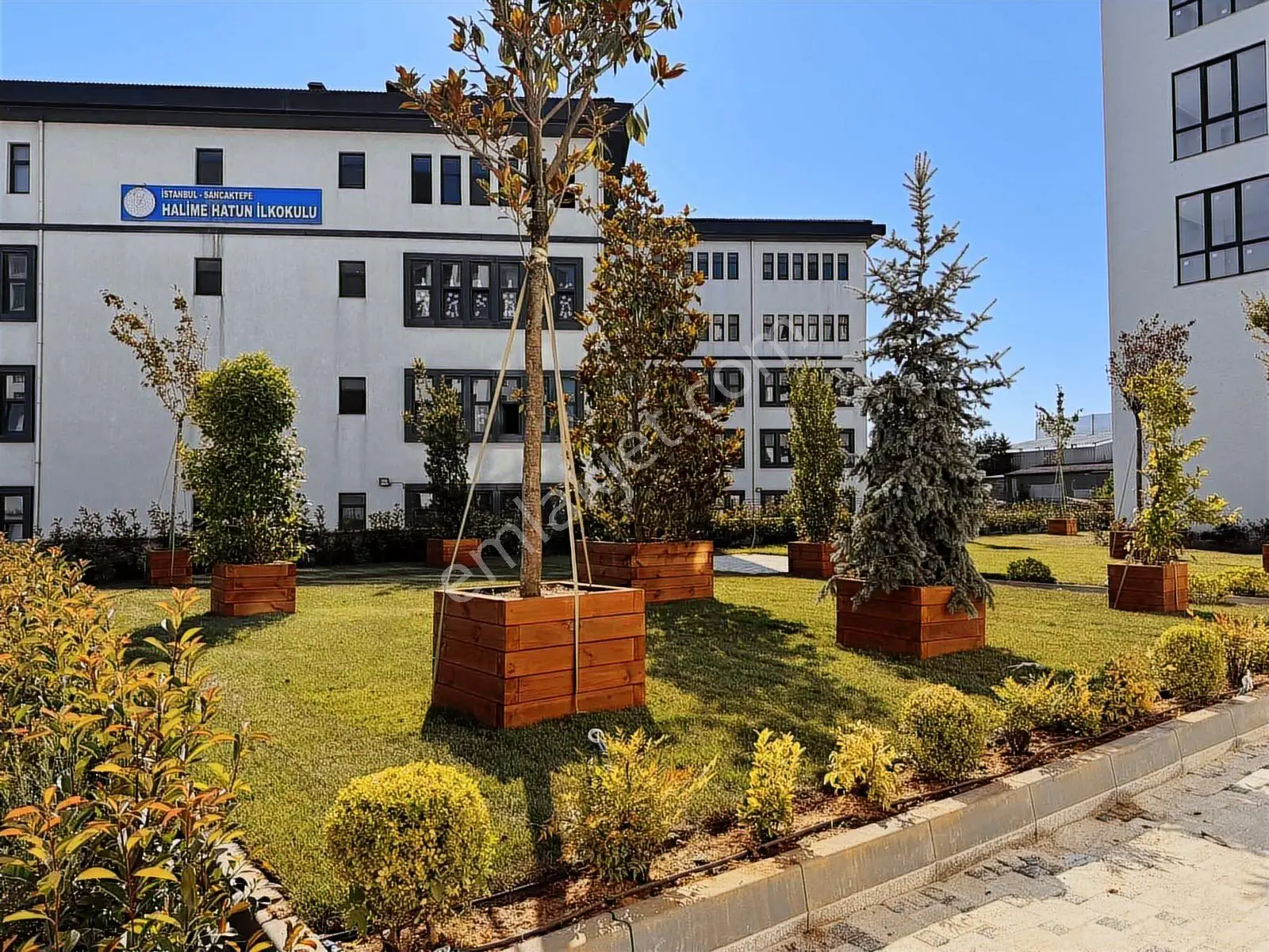 Sancaktepe Çekmeköy Sınırı Cadde Üzeri Satılık 130 M2 3+1 Daire