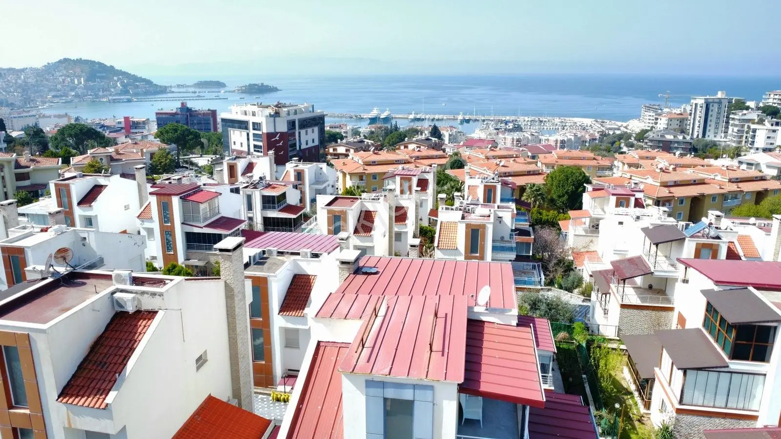 Kuşadası Marina Bölgesinde Deniz Manzaralı Geniş Satılık Villa — fotoğraf 2