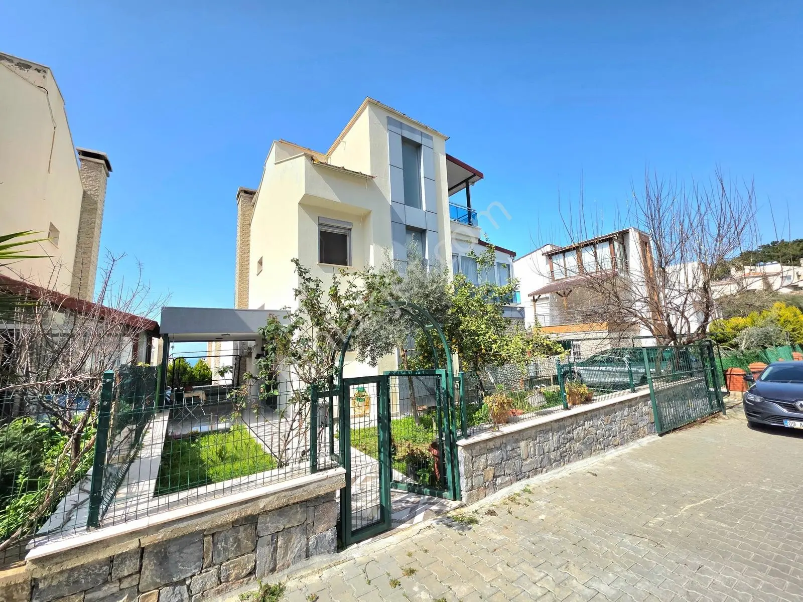 Kuşadası Marina Bölgesinde Deniz Manzaralı Geniş Satılık Villa — fotoğraf 3