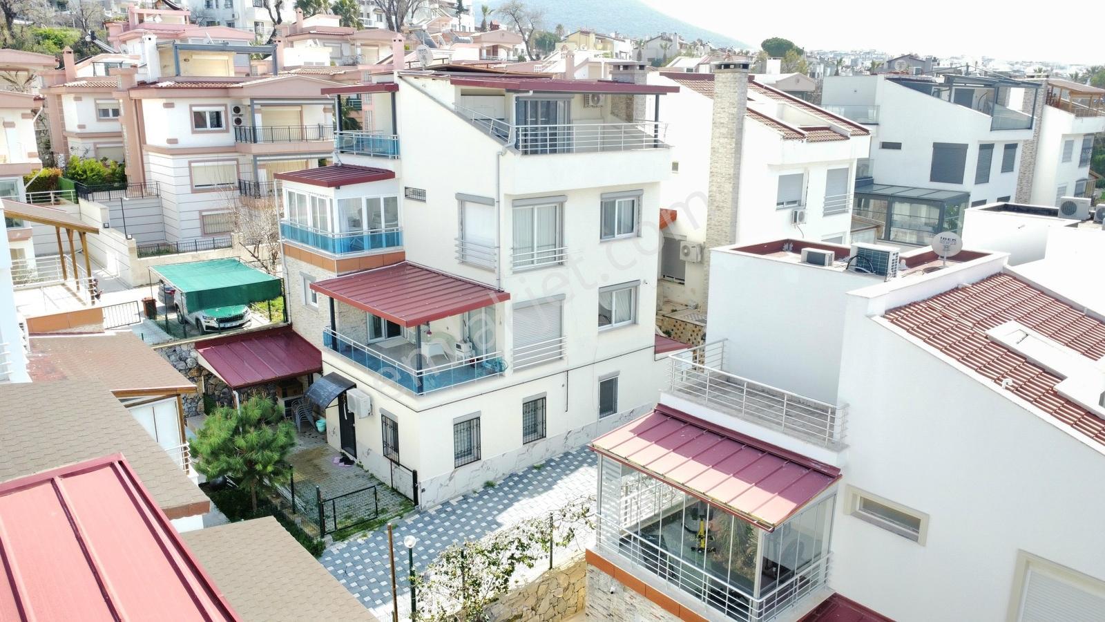 Kuşadası Marina Bölgesinde Deniz Manzaralı Geniş Satılık Villa — fotoğraf 6