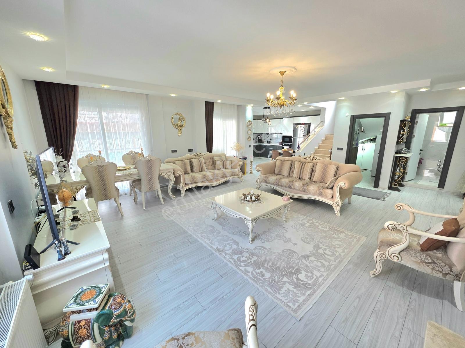Kuşadası Marina Bölgesinde Deniz Manzaralı Geniş Satılık Villa — fotoğraf 8