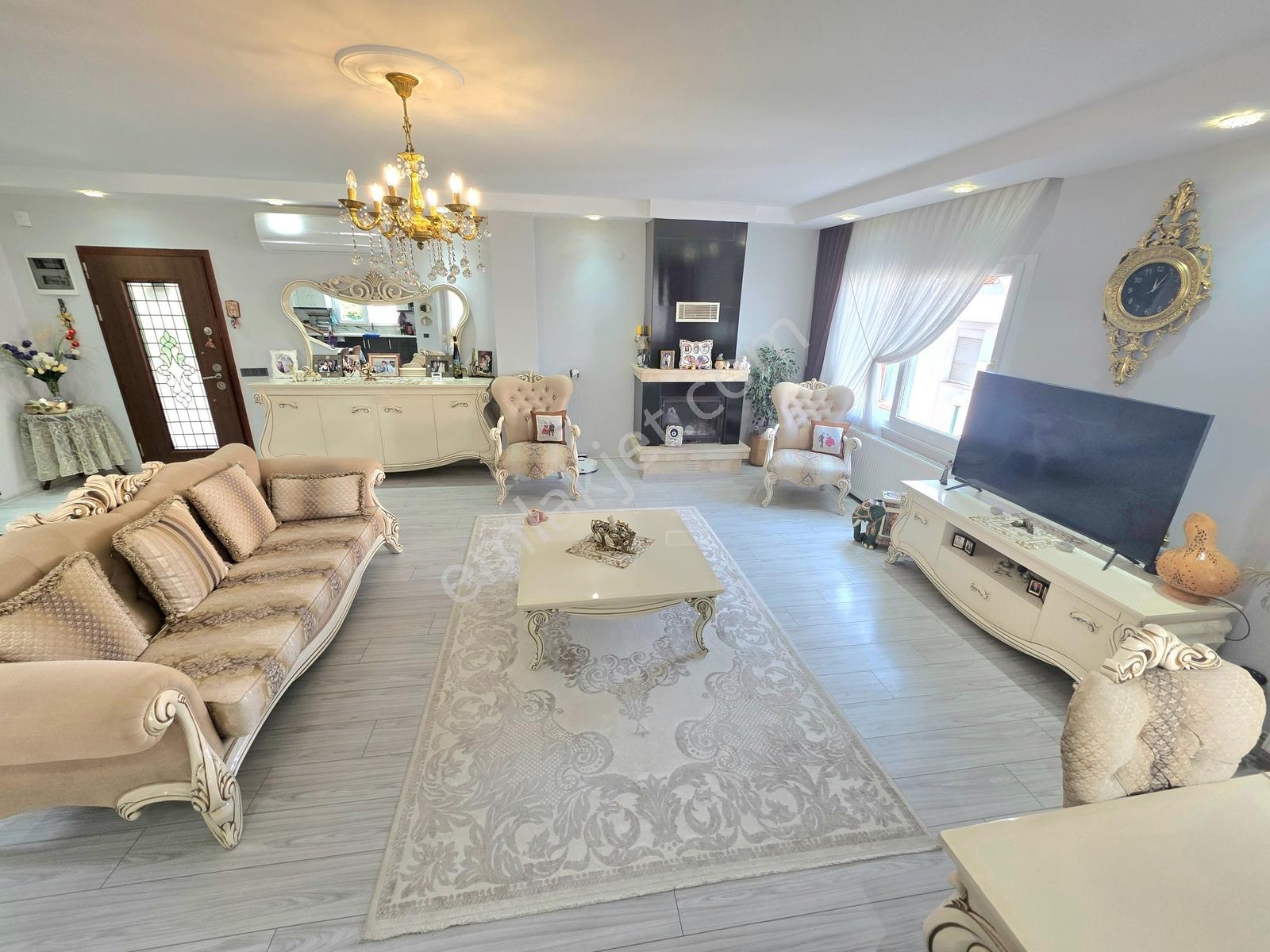 Kuşadası Marina Bölgesinde Deniz Manzaralı Geniş Satılık Villa — fotoğraf 9