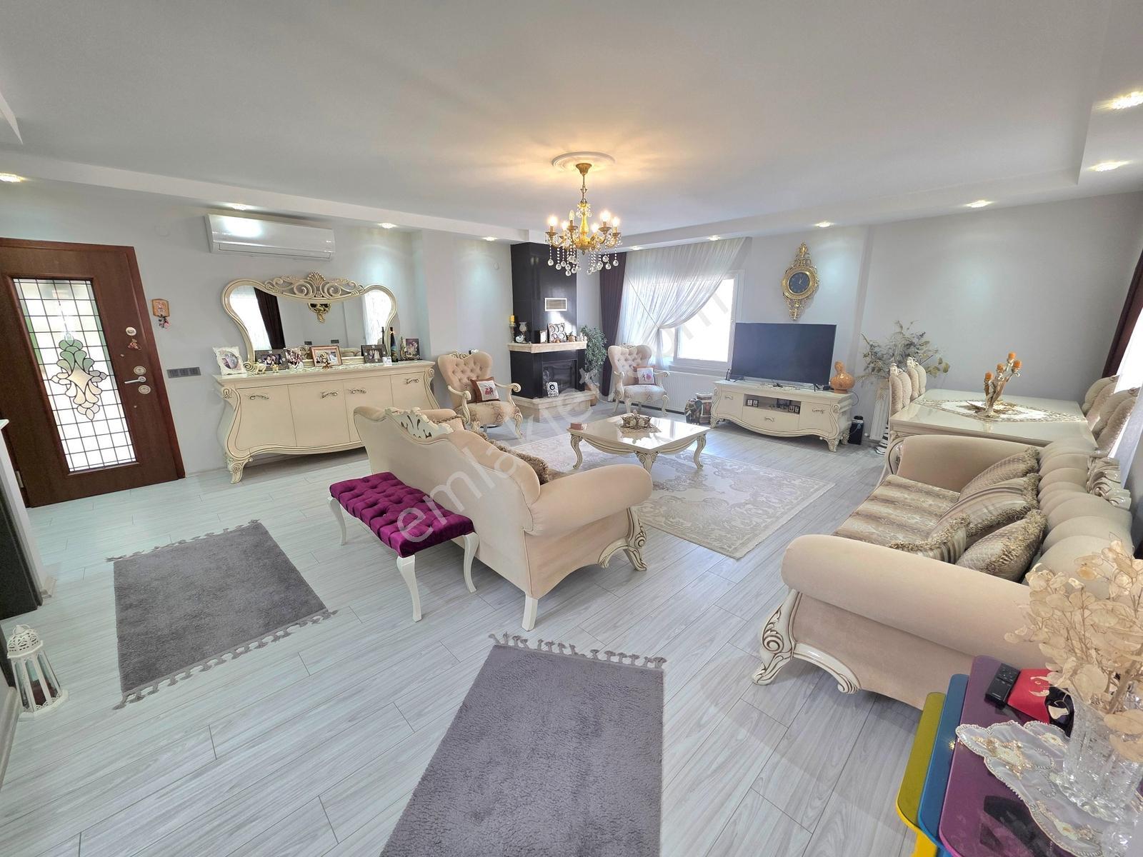 Kuşadası Marina Bölgesinde Deniz Manzaralı Geniş Satılık Villa — fotoğraf 10