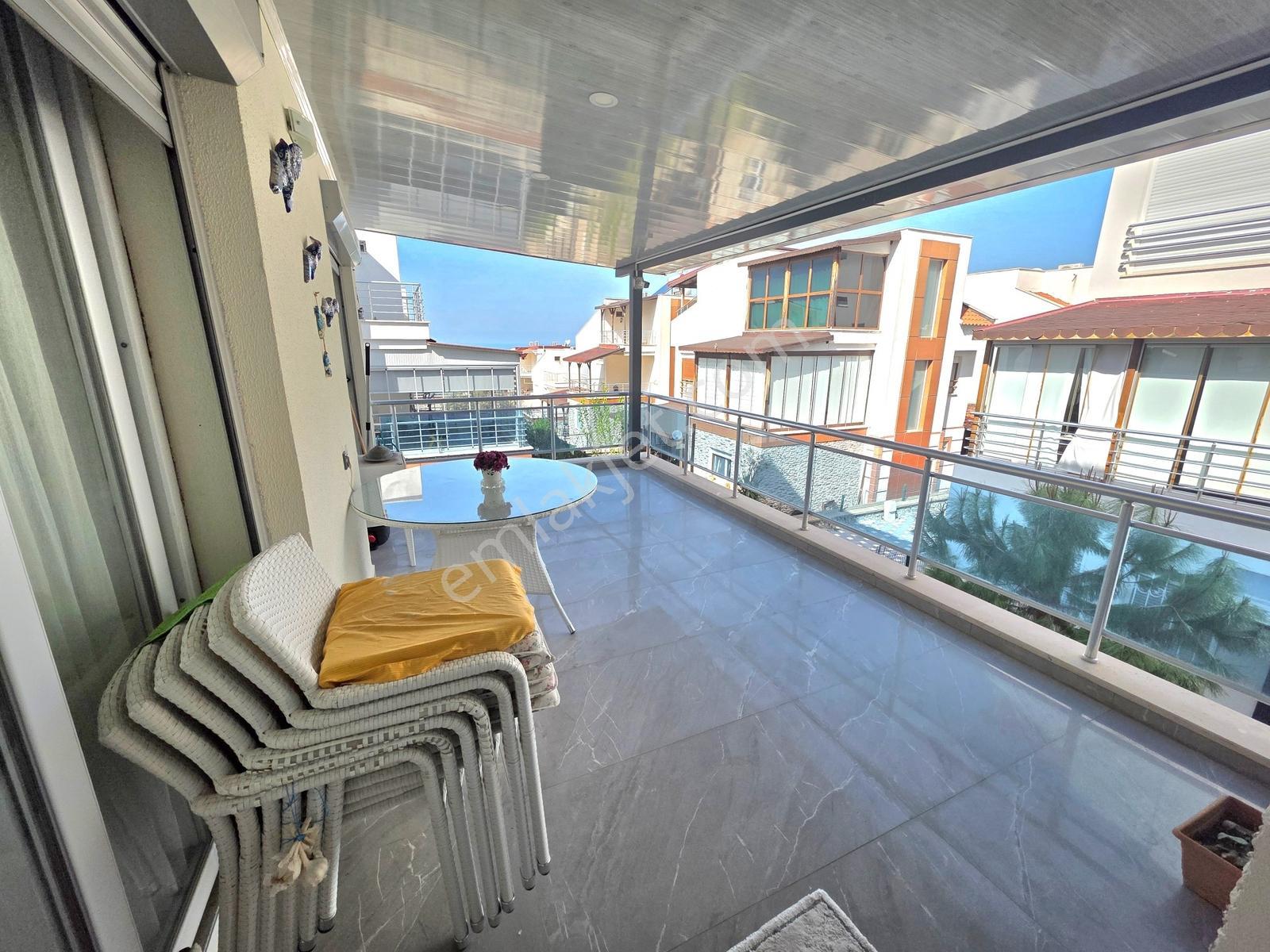 Kuşadası Marina Bölgesinde Deniz Manzaralı Geniş Satılık Villa — fotoğraf 17