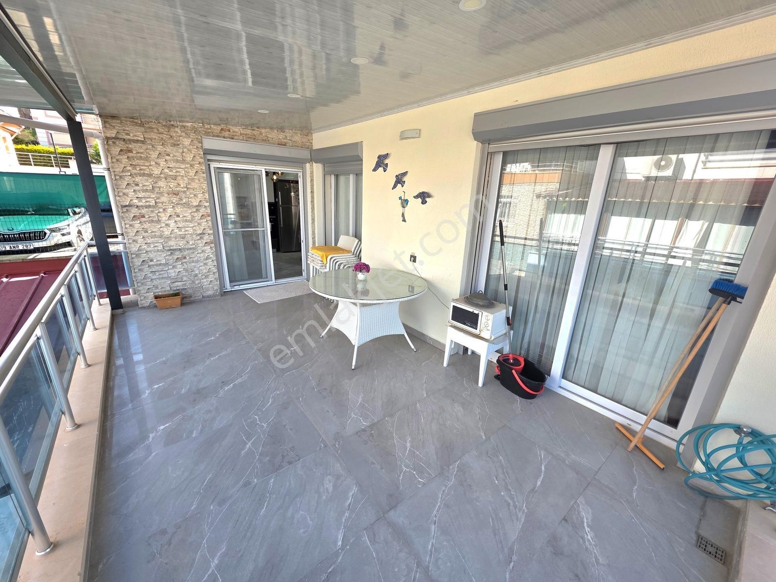 Kuşadası Marina Bölgesinde Deniz Manzaralı Geniş Satılık Villa — fotoğraf 18