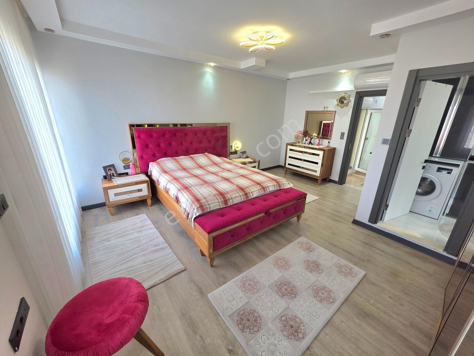 Kuşadası Marina Bölgesinde Deniz Manzaralı Geniş Satılık Villa — fotoğraf 26