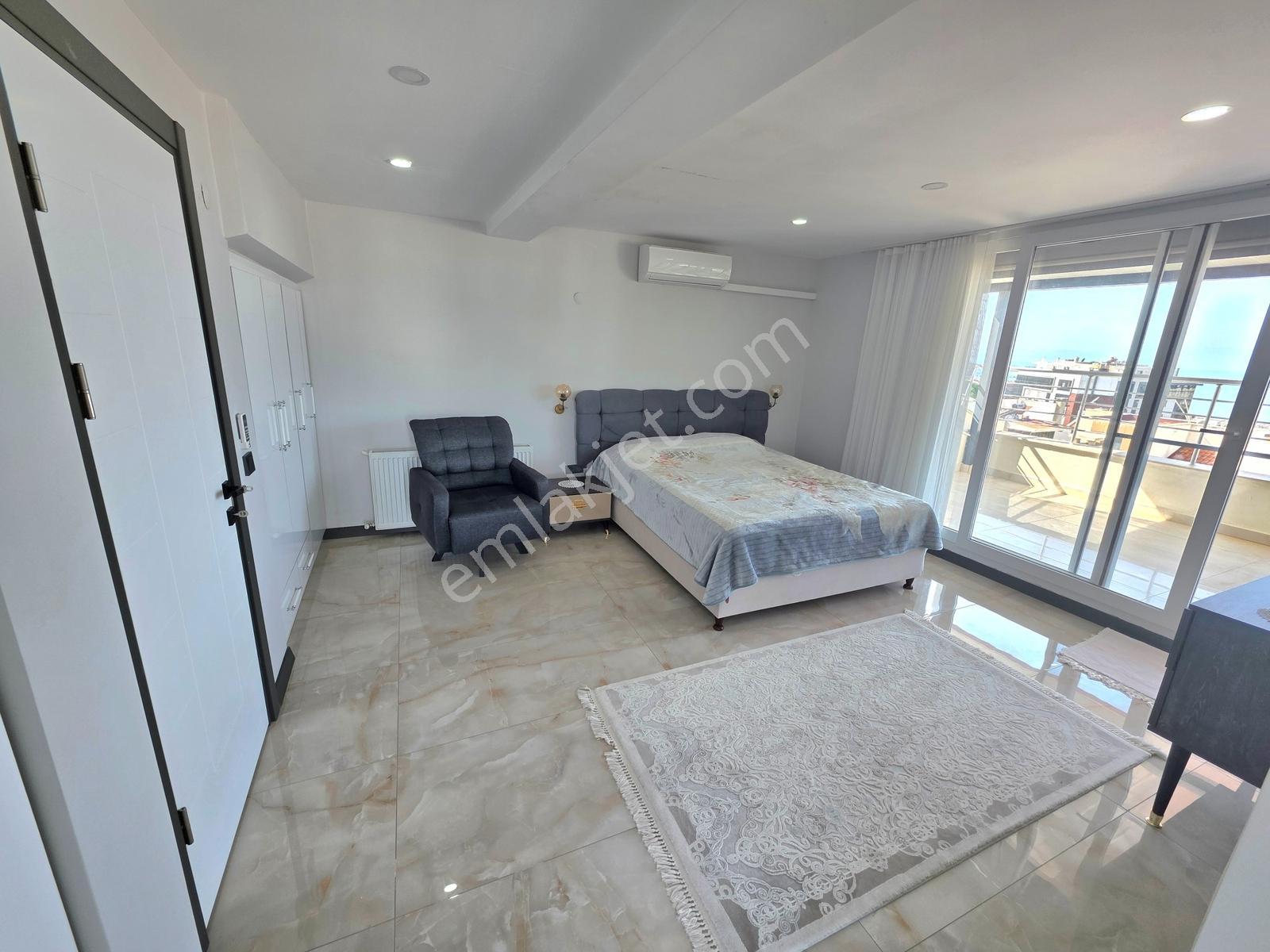 Kuşadası Marina Bölgesinde Deniz Manzaralı Geniş Satılık Villa — fotoğraf 29