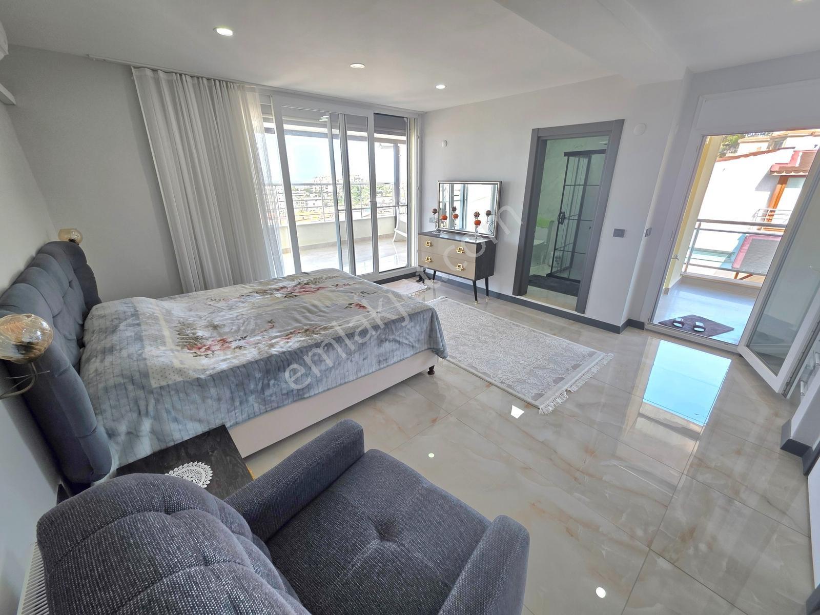 Kuşadası Marina Bölgesinde Deniz Manzaralı Geniş Satılık Villa — fotoğraf 30