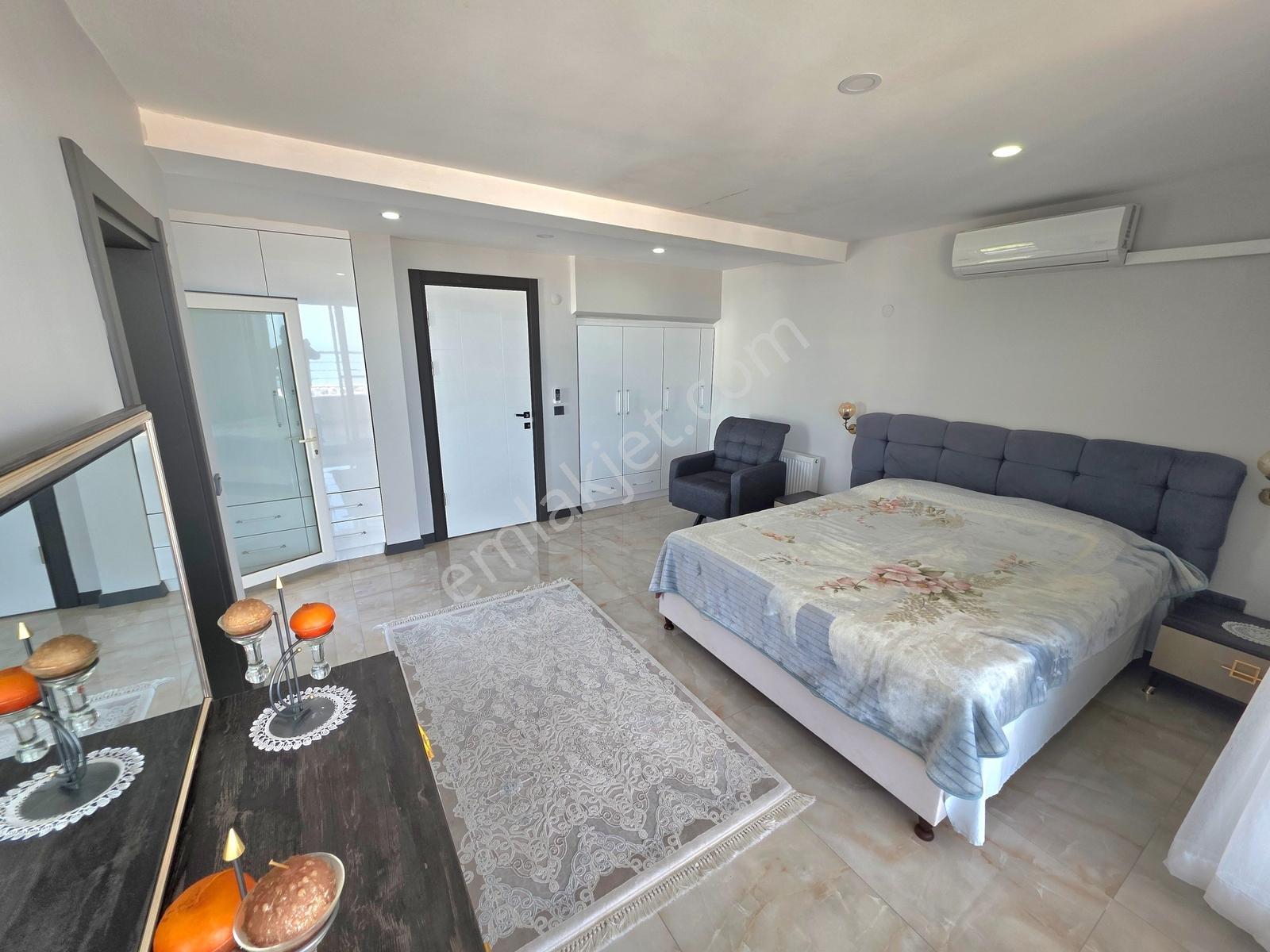 Kuşadası Marina Bölgesinde Deniz Manzaralı Geniş Satılık Villa — fotoğraf 33