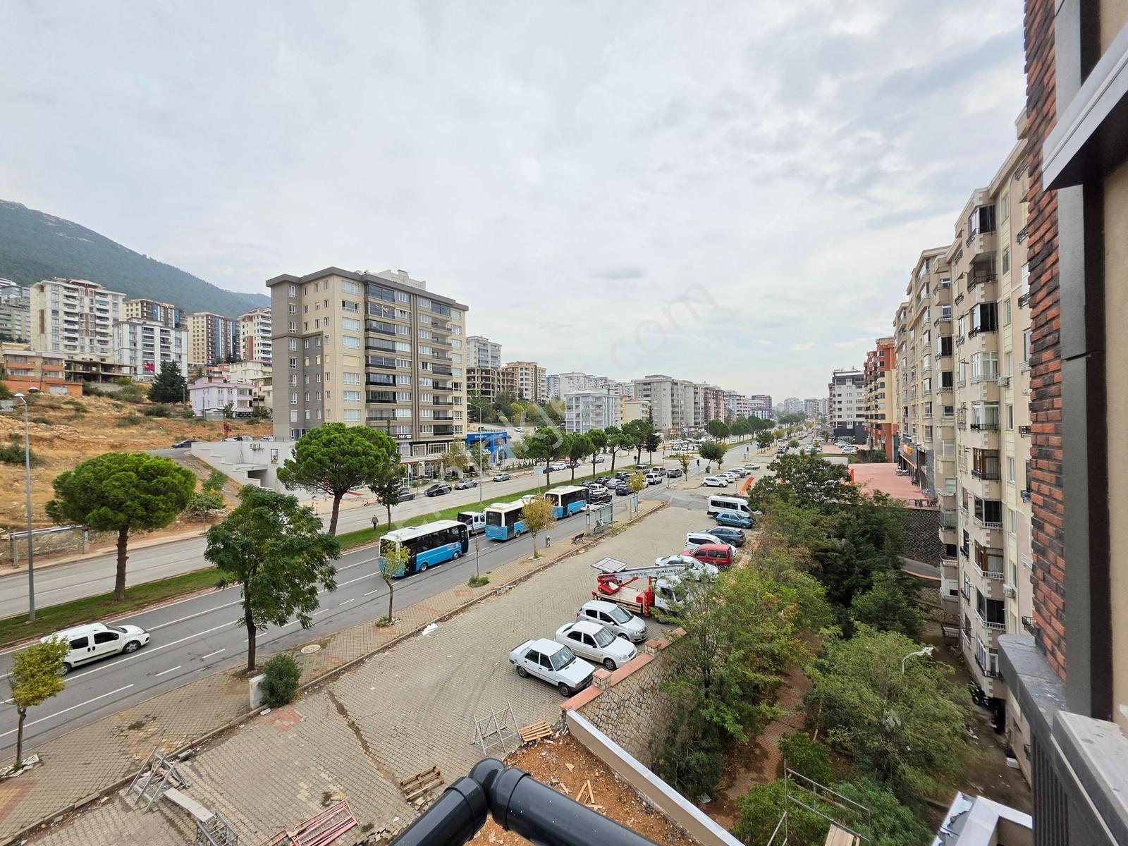 Rotadan Ana Arter Üzerinde Yanık Petrol Kavşağı Genişi Satlk 3+1 — fotoğraf 12
