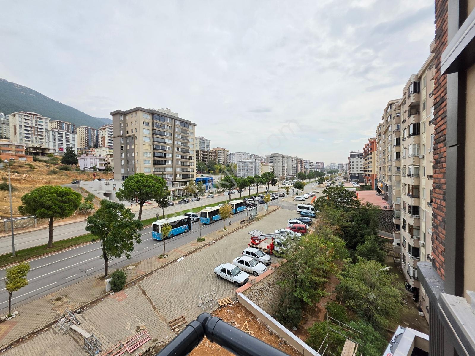 Rotadan Ana Arter Üzerinde Yanık Petrol Kavşağı Genişi Satlk 3+1 — fotoğraf 34