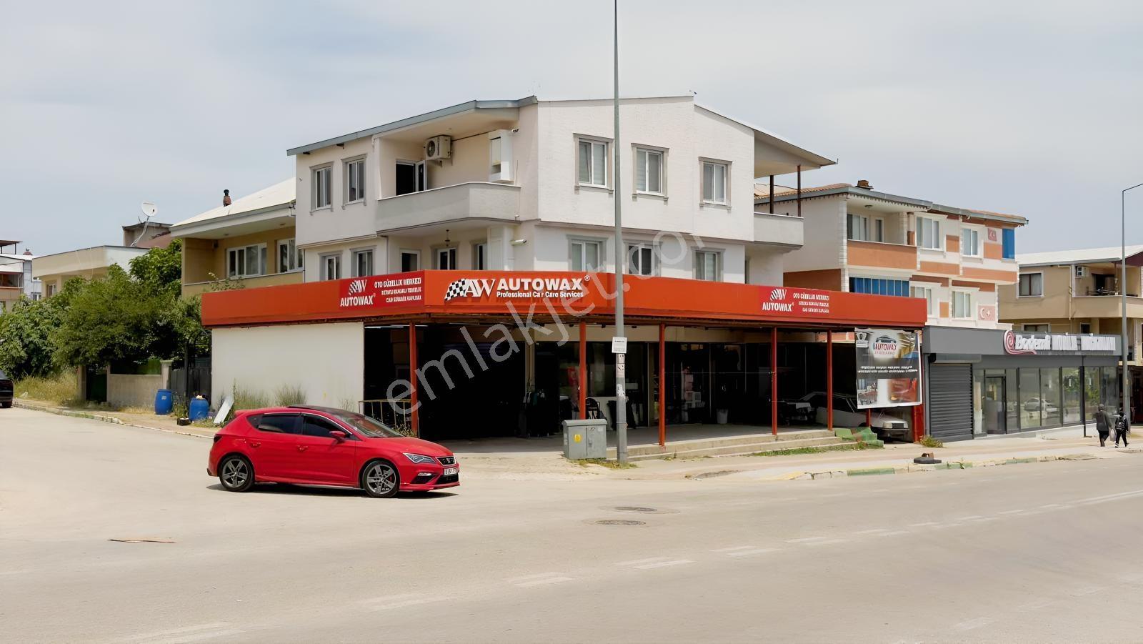 Akram'Dan Güneştepe Cadde Üzeri Köşe Bina
