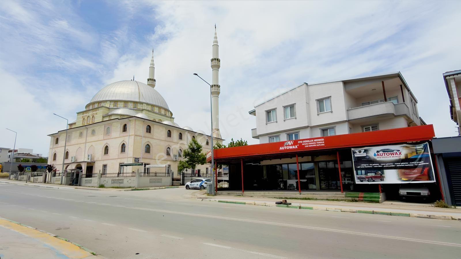 Akram'dan Güneştepe Cadde Üzeri Köşe Bina — fotoğraf 5